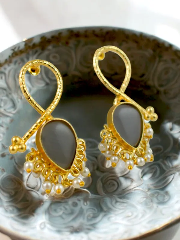 Trendy_Designer_Brass_Based_Cut_Crystal_Stone_Earring