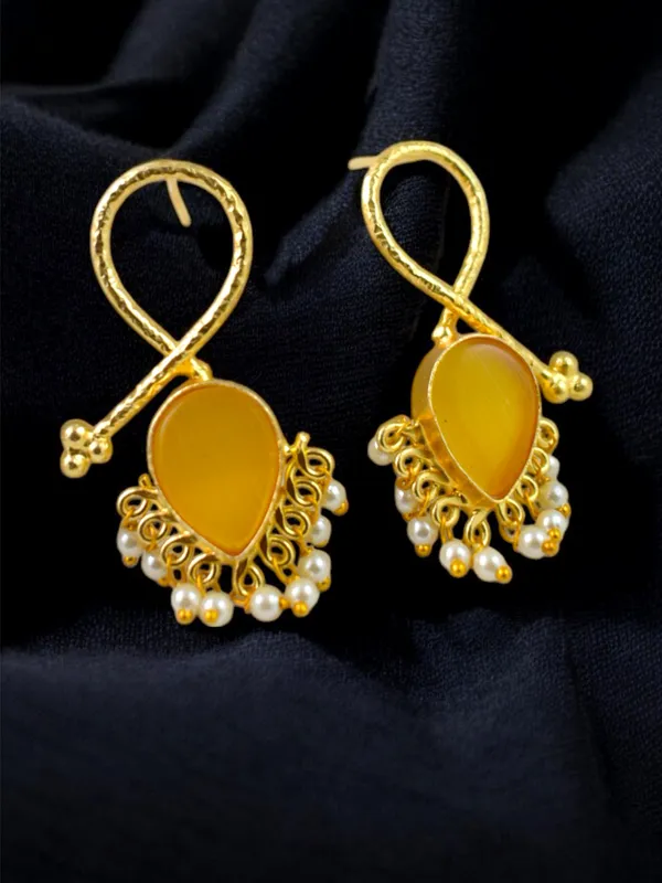 Trendy_Designer_Brass_Based_Cut_Crystal_Stone_Earring