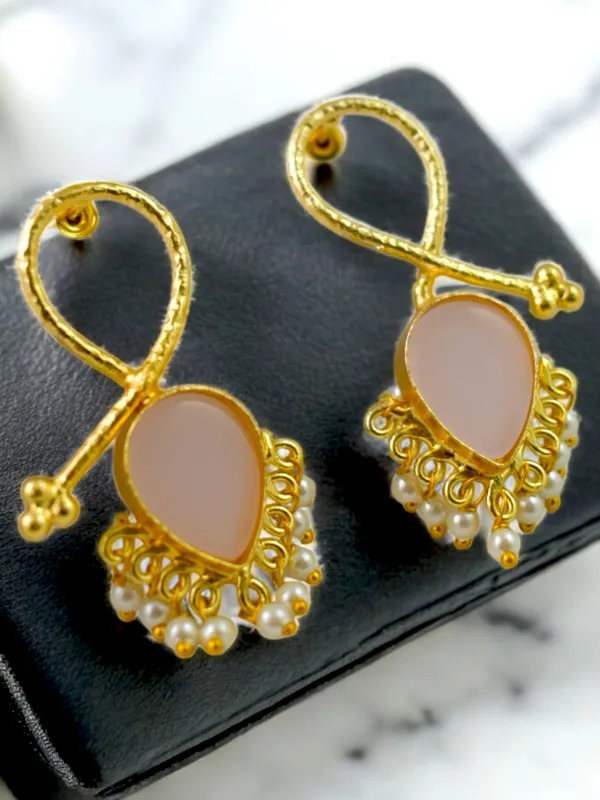 Trendy_Designer_Brass_Based_Cut_Crystal_Stone_Earring