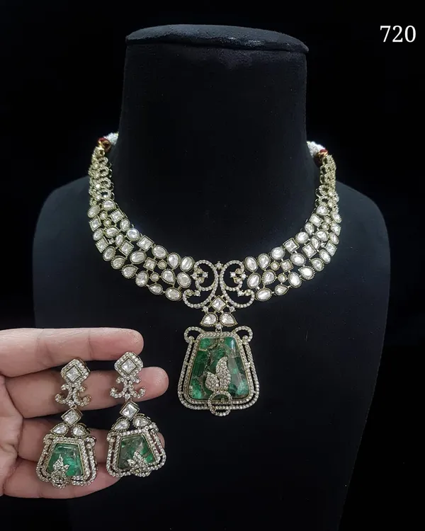 Premium_Quality_Product_Green_Kundan_Stone_Based_Necklace_with_Earring