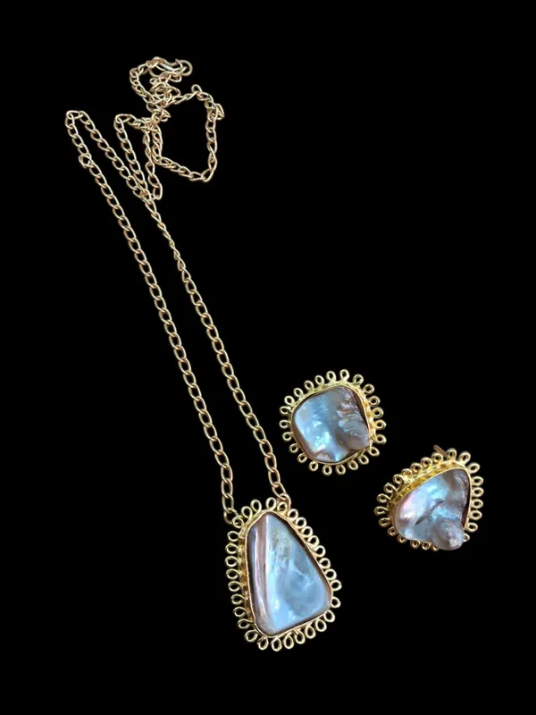Premium_Stone_Based_Pendant_Nacklace_Set_with_Earrings