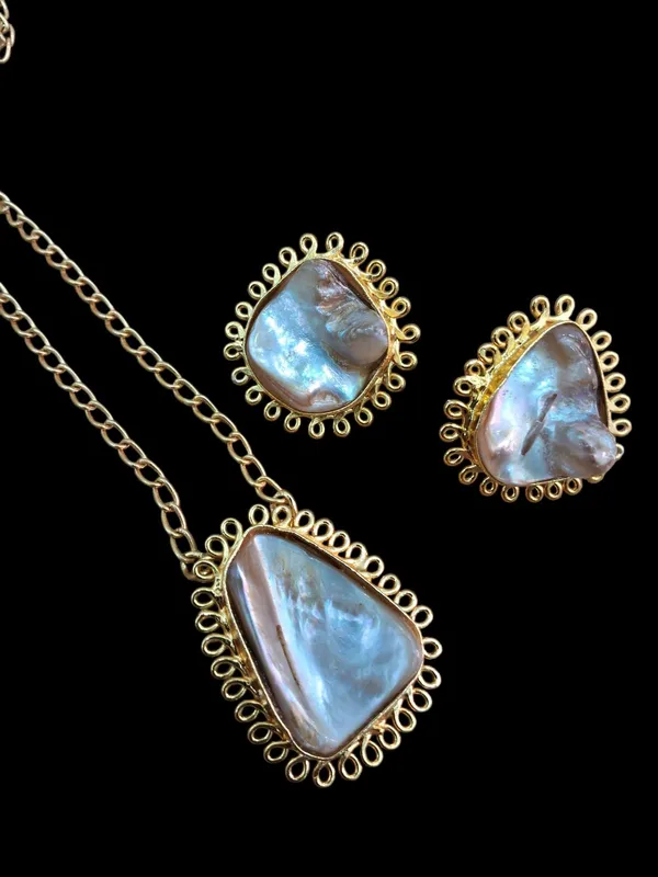 Premium_Stone_Based_Pendant_Nacklace_Set_with_Earrings
