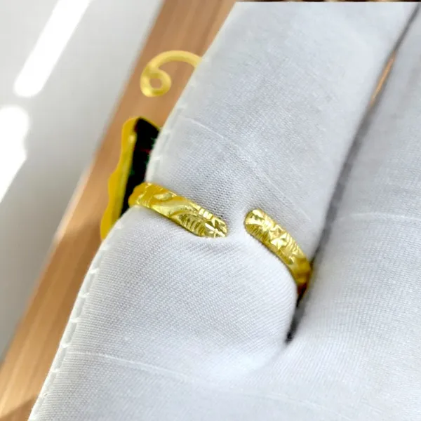 Premium_Stylish_butterfly_Ring_Based_On_Stone