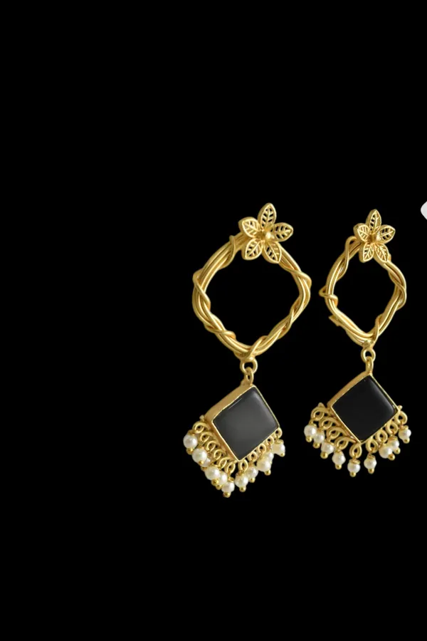 Royal_Black_Elegant_Earring_For_Her_