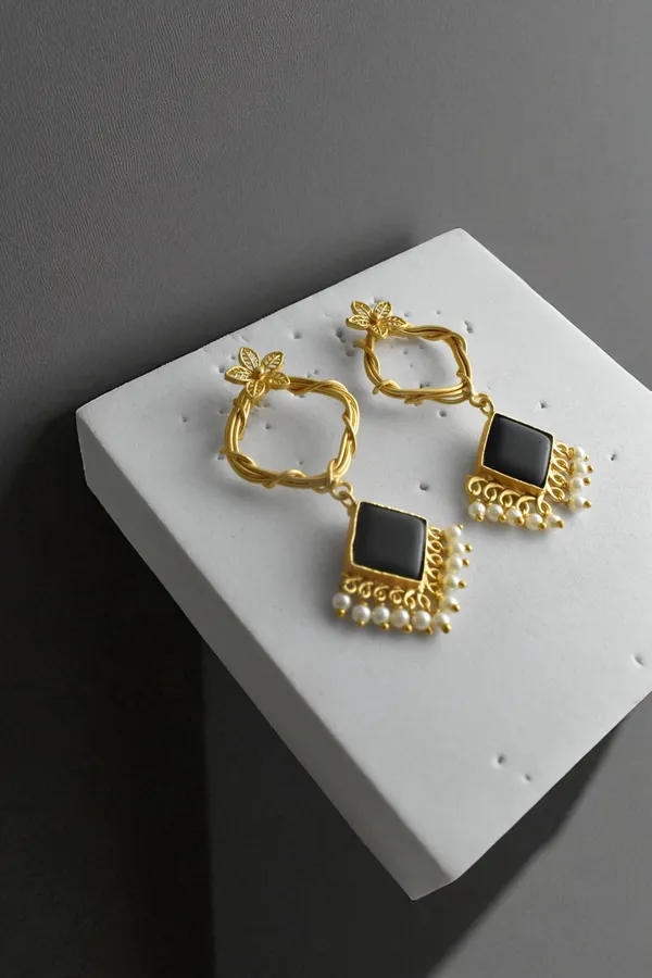 Royal_Black_Elegant_Earring_For_Her_