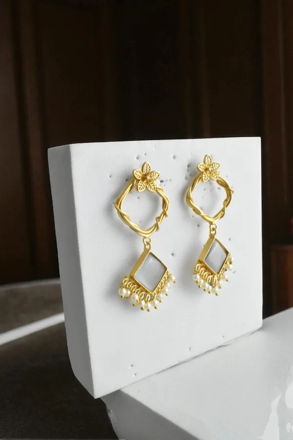 Royal_Grey_Elegant_Earring_For_Her_