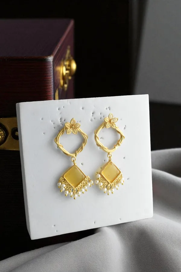 Royal_Yellow_Elegant_Earring_For_Her_