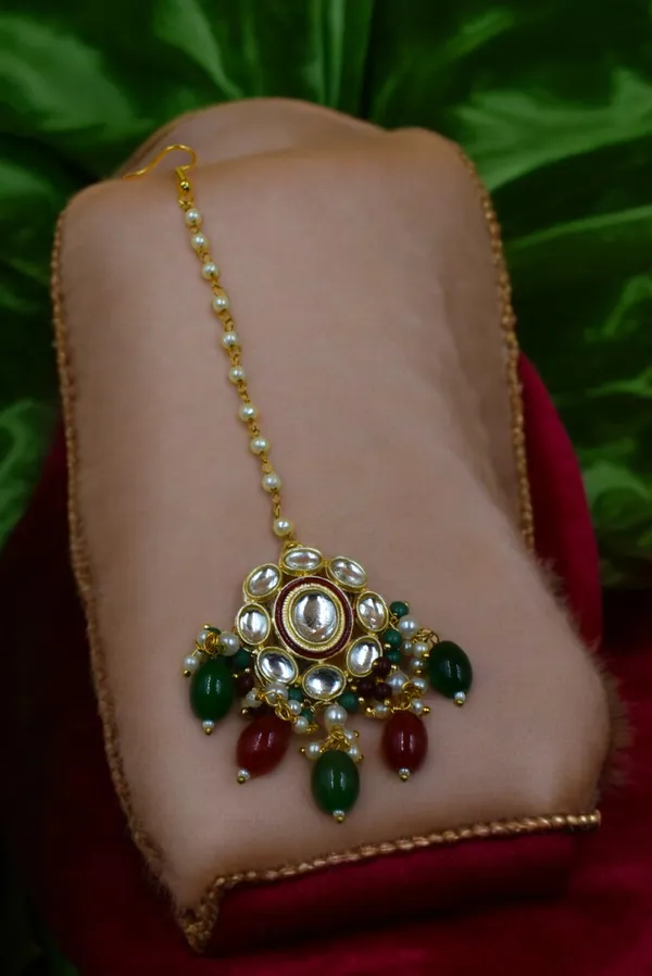 Mahroon_Green_Necklace_Set_and_Earrings_with_Maang_Tikka