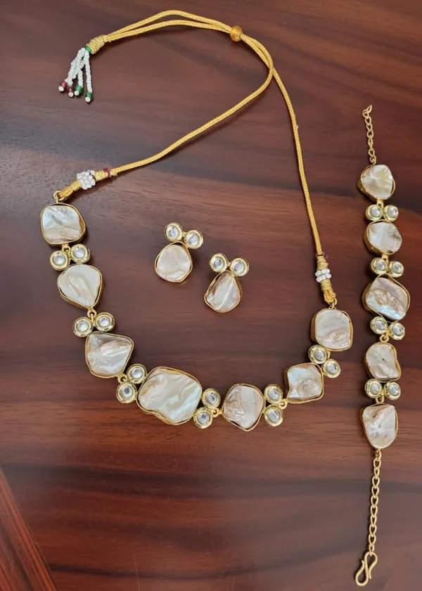 Stylish_Beautiful_Brass_Stone_Nacklace_With_Earring_And_Bracelet
