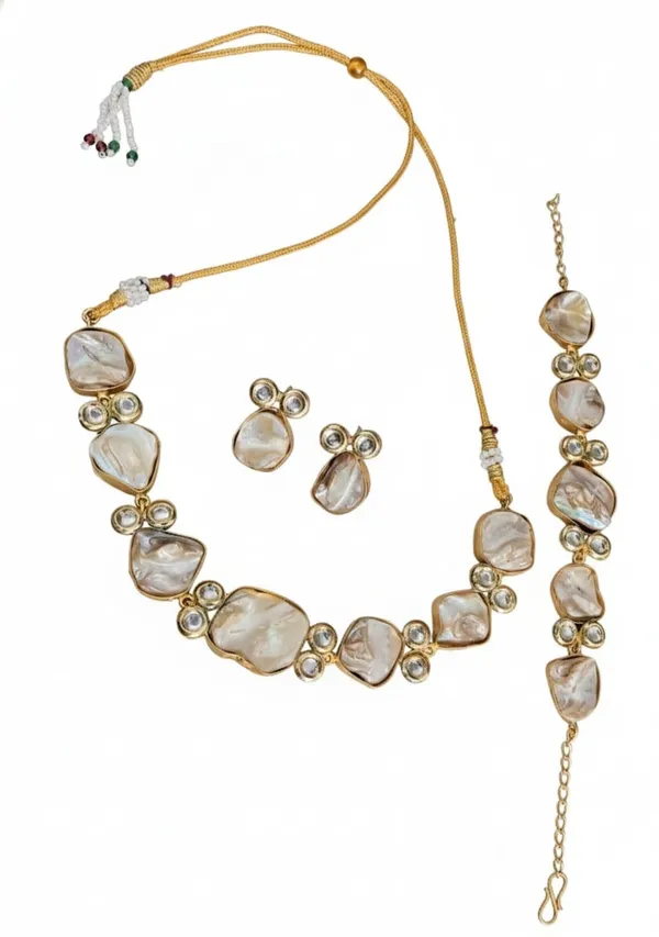 Stylish_Beautiful_Brass_Stone_Nacklace_With_Earring_And_Bracelet