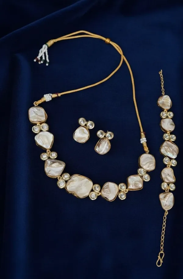 Stylish_Beautiful_Brass_Stone_Nacklace_With_Earring_And_Bracelet
