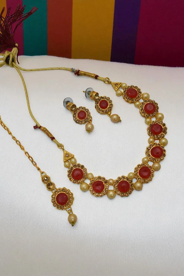 Stylish_Necklace_Set_with_Earring_Tikka