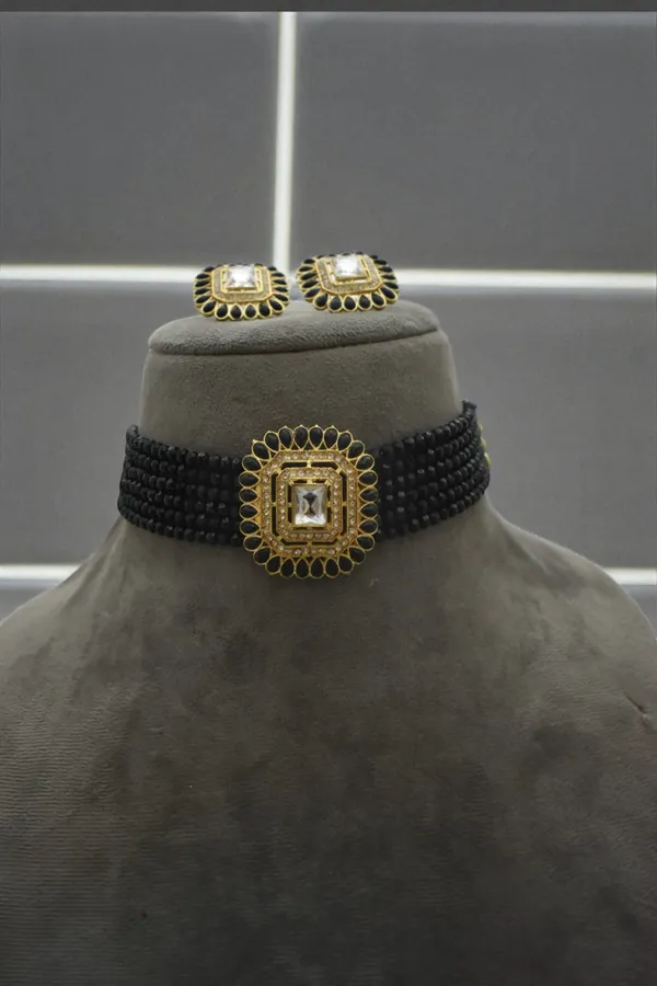 Trendy_Chic_Necklace_Set_with_Earring