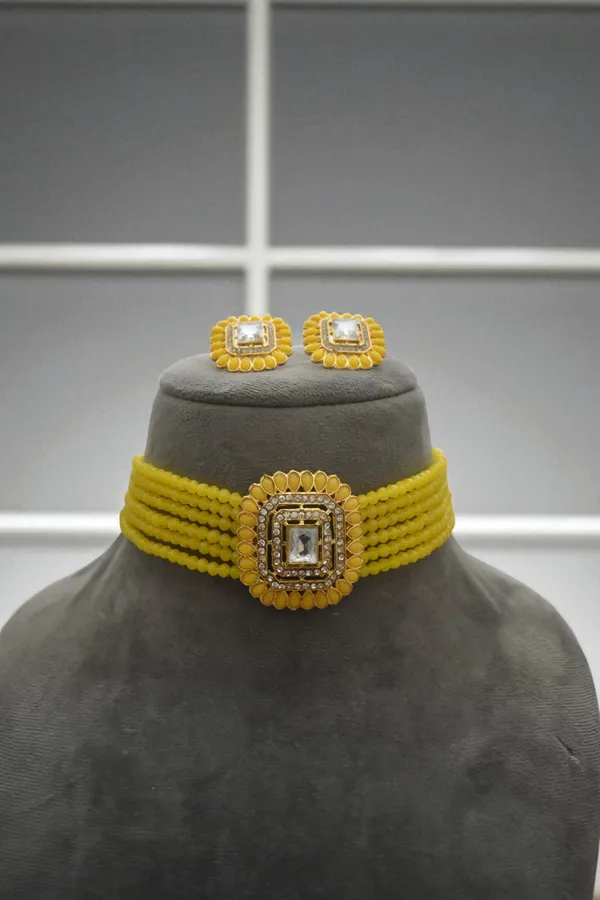 Trendy_Chic_Necklace_Set_with_Earring