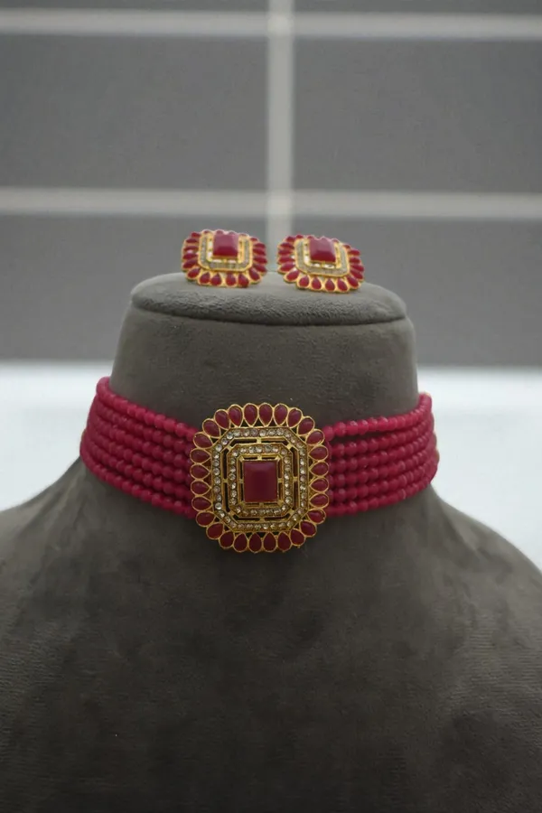 Trendy_Chic_Necklace_Set_with_Earring