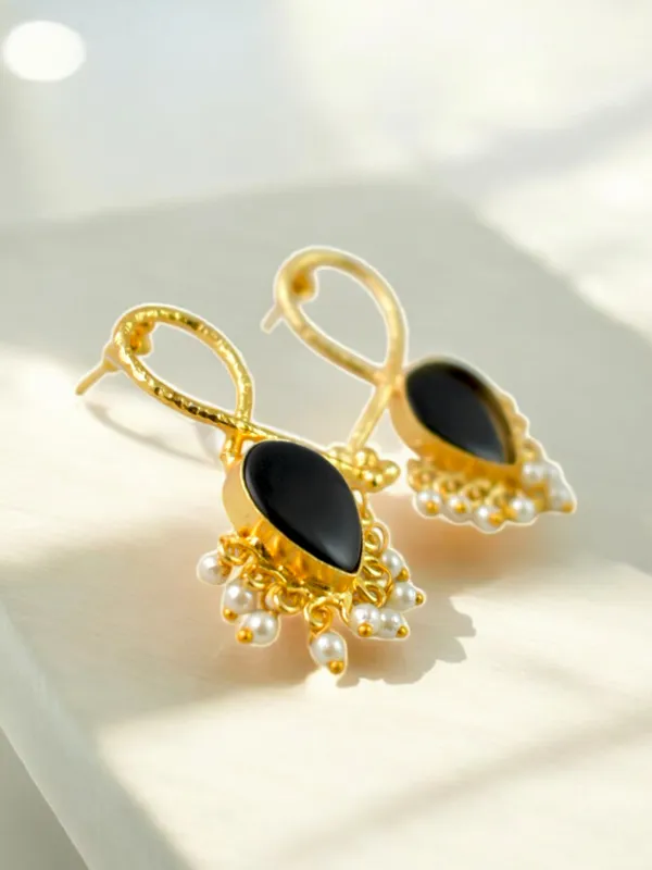 Trendy_Designer_Brass_Based_Cut_Crystal_Stone_Earring