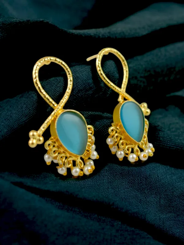 Trendy_Designer_Brass_Based_Cut_Crystal_Stone_Earring