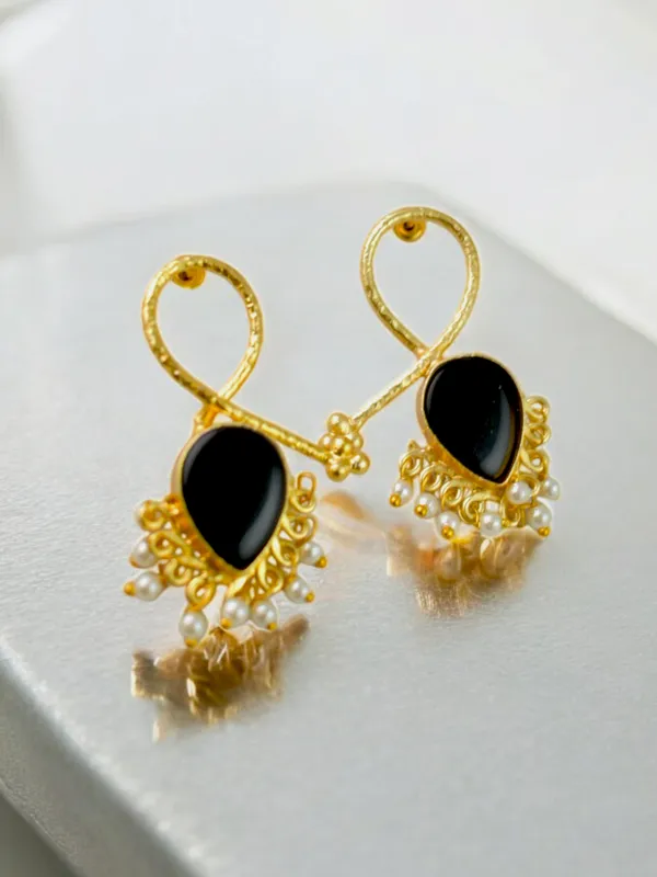 Trendy_Designer_Brass_Based_Cut_Crystal_Stone_Earring