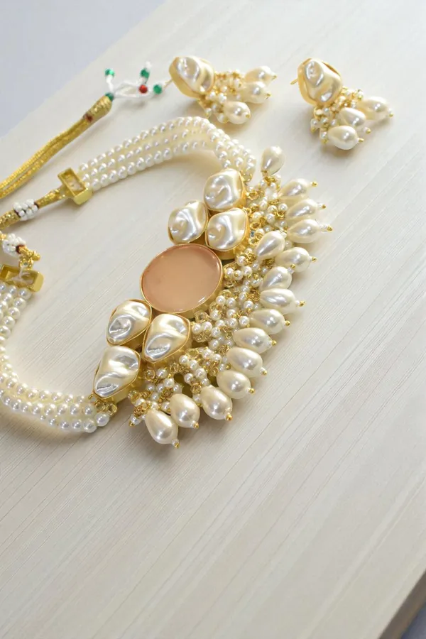 Trendy_Elegant_Chic_Nacklace_Set_With_Earring