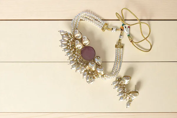 Trendy_Elegant_Chic_Nacklace_Set_With_Earring		