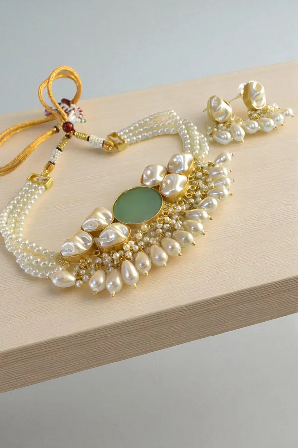 Trendy_Elegant_Chic_Nacklace_Set_With_Earring		