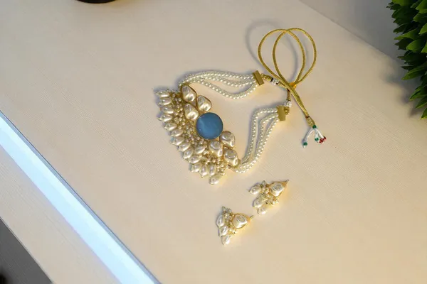 Trendy_Elegant_Chic_Nacklace_Set_With_Earring		