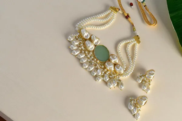 Trendy_Elegant_Chic_Nacklace_Set_With_Earring		