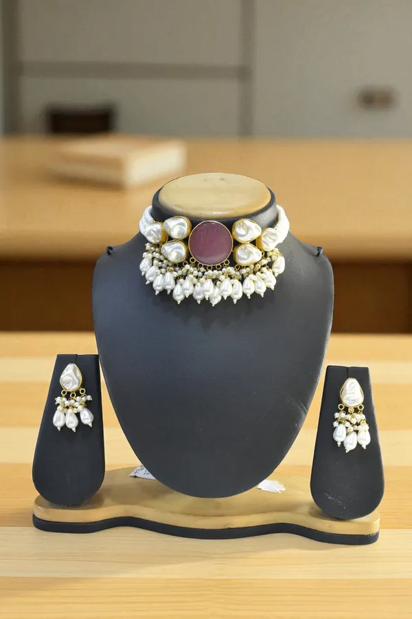 Trendy_Elegant_Chic_Nacklace_Set_With_Earring		