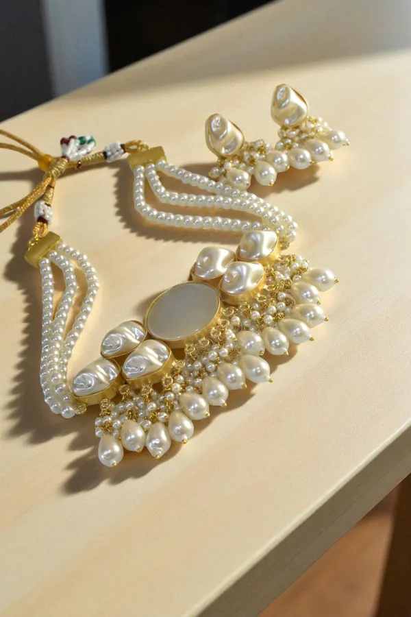 Trendy_Elegant_Chic_Nacklace_Set_With_Earring		