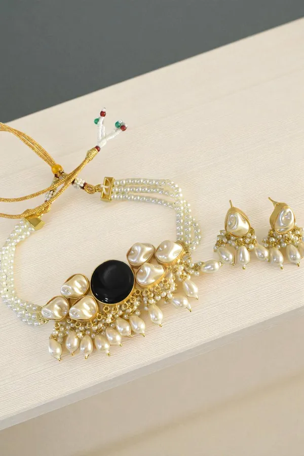 Trendy_Elegant_Chic_Nacklace_Set_With_Earring		