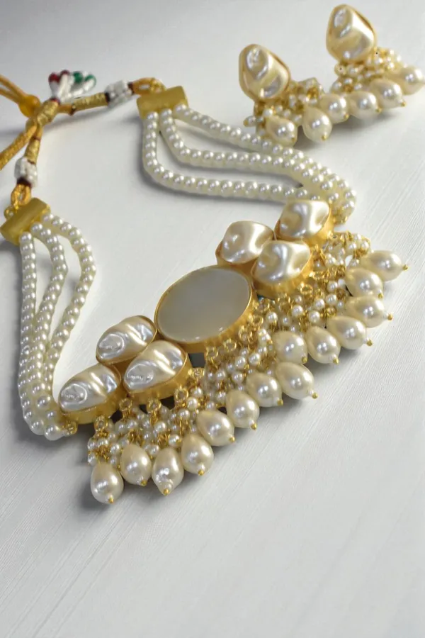 Trendy_Elegant_Chic_Nacklace_Set_With_Earring		