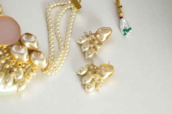 Trendy_Elegant_Chic_Nacklace_Set_With_Earring		