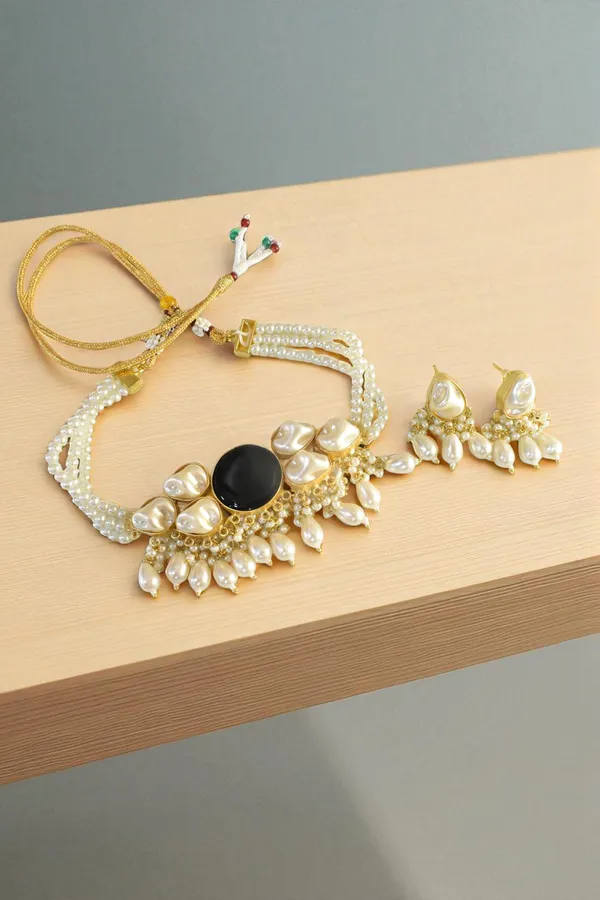 Trendy_Elegant_Chic_Nacklace_Set_With_Earring		