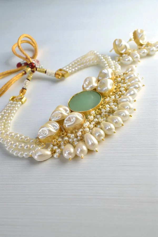 Trendy_Elegant_Chic_Nacklace_Set_With_Earring		