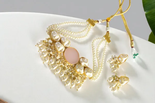 Trendy_Elegant_Chic_Nacklace_Set_With_Earring		