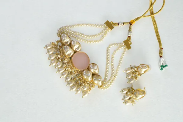 Trendy_Elegant_Chic_Nacklace_Set_With_Earring		