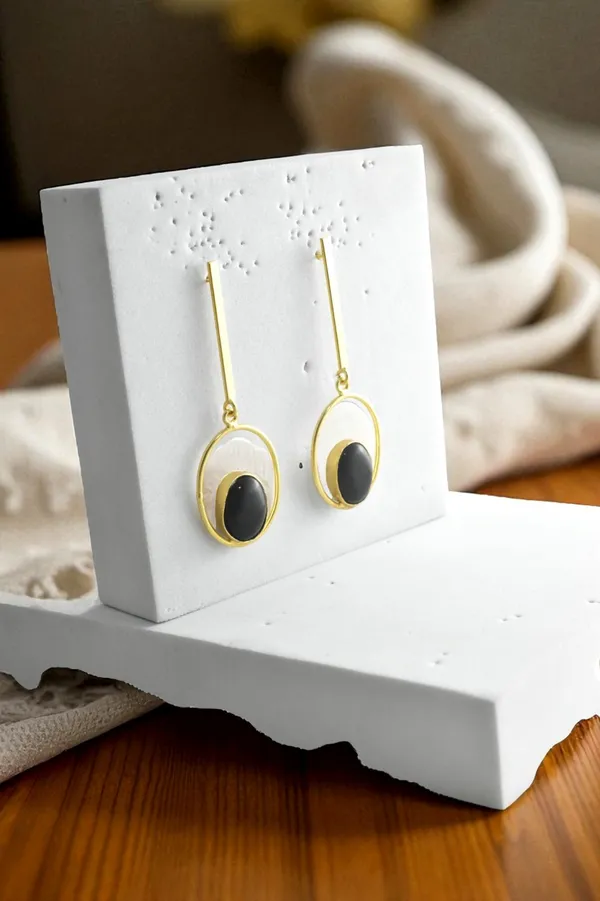 Trendy_Premium_Black_Stone_Based_Earring_for_Her