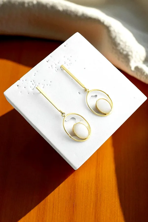 Trendy_Premium_White_Stone_Based_Earring_for_Her