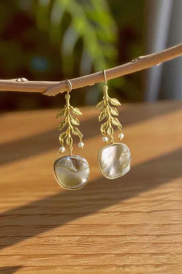 Trendy_Stylish_Light_Weight_Hand_Crafted_Brass_Earring_with_MOP