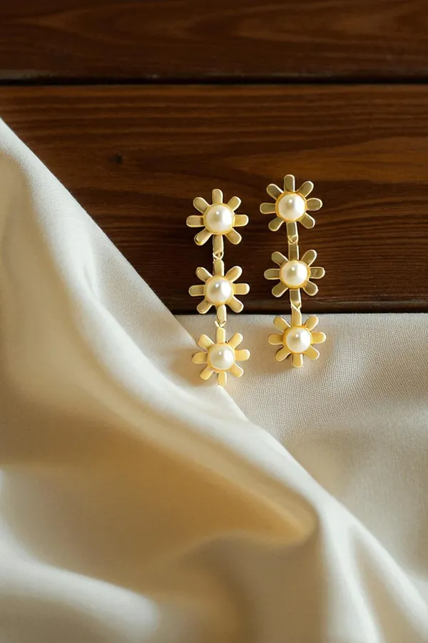 Trendy_Stylish_Light_Weight_Hand_Crafted_Brass_Earring_with_MOP