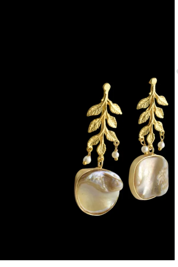 Trendy_Stylish_Light_Weight_Hand_Crafted_Brass_Earring_with_MOP