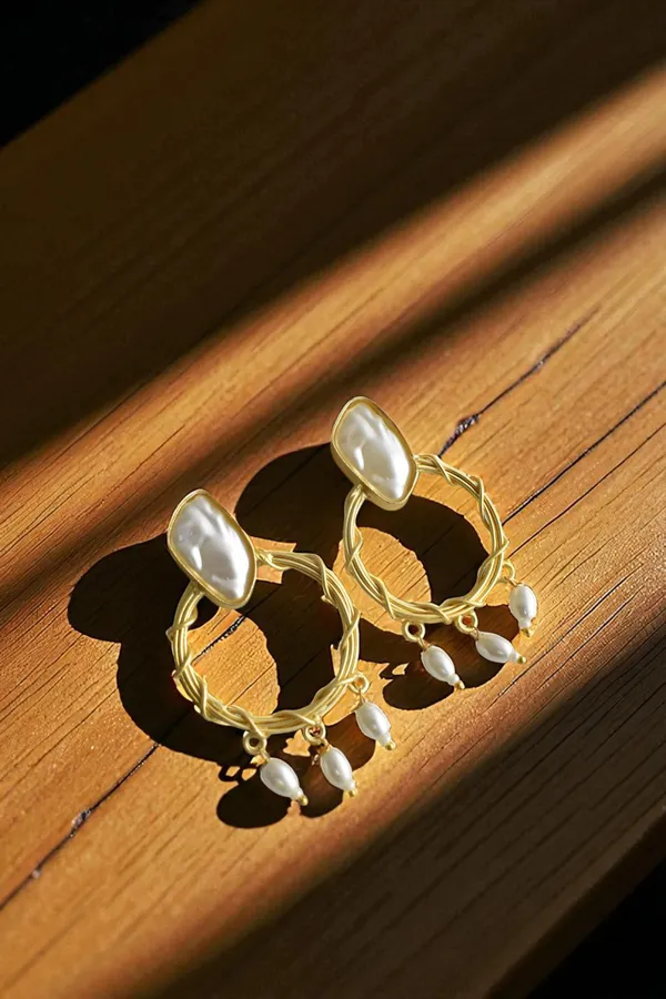 Trendy_Stylish_Light_Weight_Hand_Crafted_Brass_Earring_with_MOP