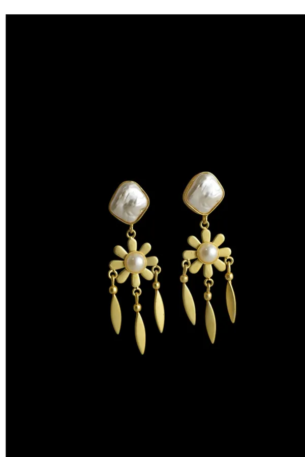 Trendy_Stylish_Light_Weight_Hand_Crafted_Brass_Earring_with_MOP