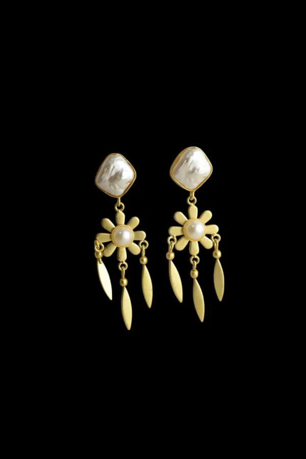 Trendy_Stylish_Light_Weight_Hand_Crafted_Brass_Earring_with_MOP