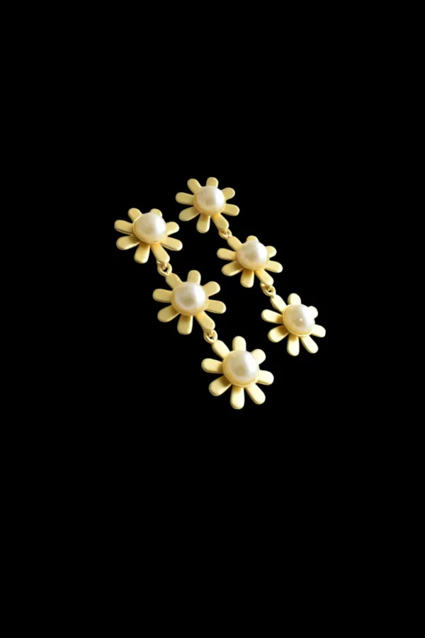 Trendy_Stylish_Light_Weight_Hand_Crafted_Brass_Earring_with_MOP