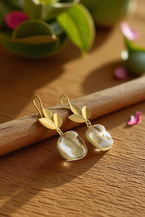 Trendy_Stylish_Light_Weight_Hand_Crafted_Brass_Earring_with_MOP