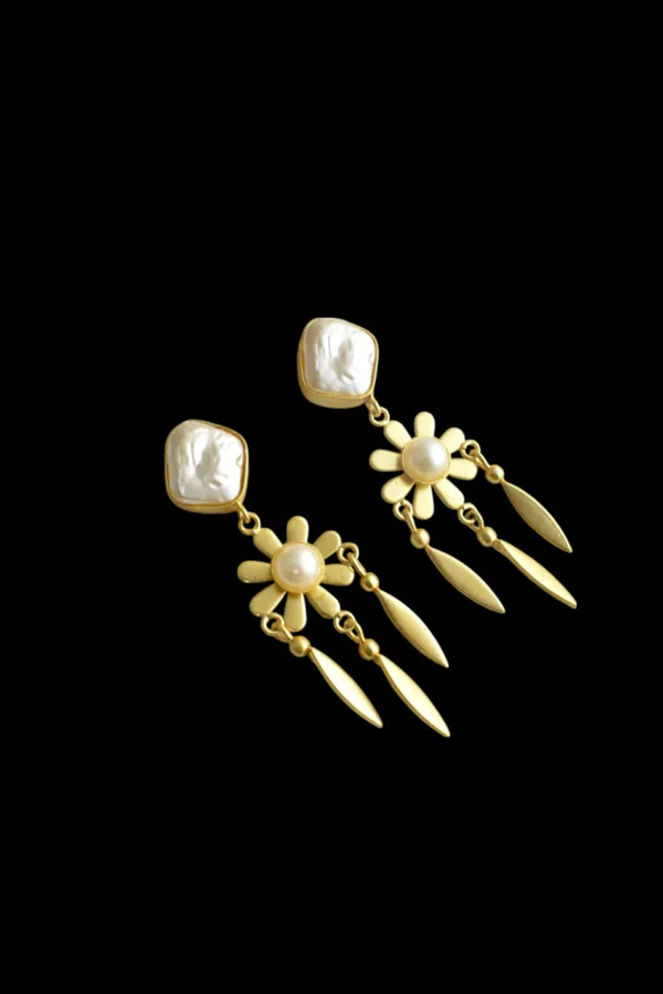 Trendy_Stylish_Light_Weight_Hand_Crafted_Brass_Earring_with_MOP