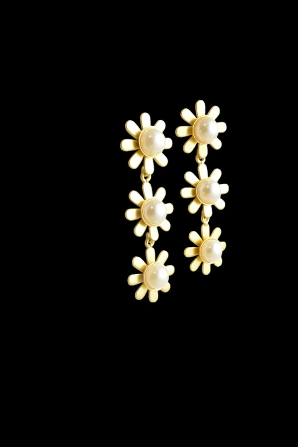 Trendy_Stylish_Light_Weight_Hand_Crafted_Brass_Earring_with_MOP