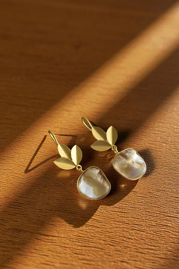 Trendy_Stylish_Light_Weight_Hand_Crafted_Brass_Earring_with_MOP
