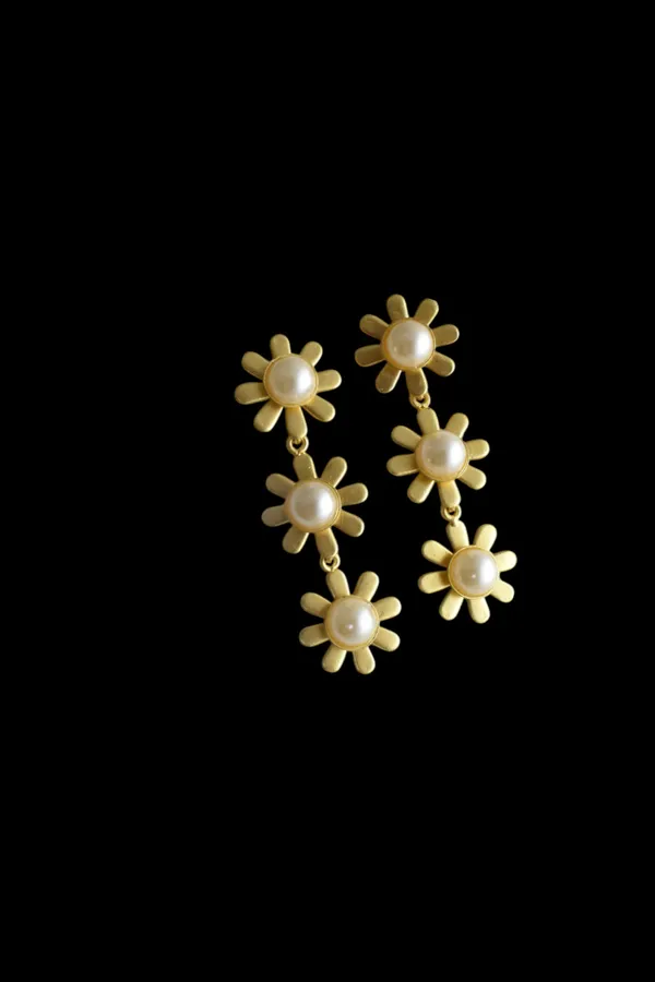 Trendy_Stylish_Light_Weight_Hand_Crafted_Brass_Earring_with_MOP